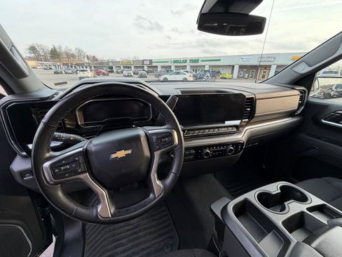 Used 2025 Chevrolet Silverado 1500 LT image 11