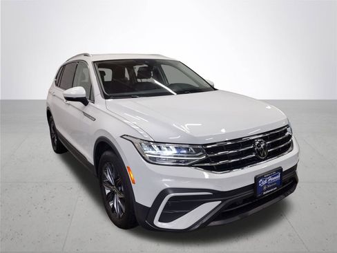 Certified 2024 Volkswagen Tiguan SE image 5