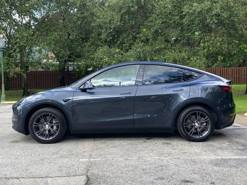 Used 2025 Tesla Model Y Long Range RWD image 5