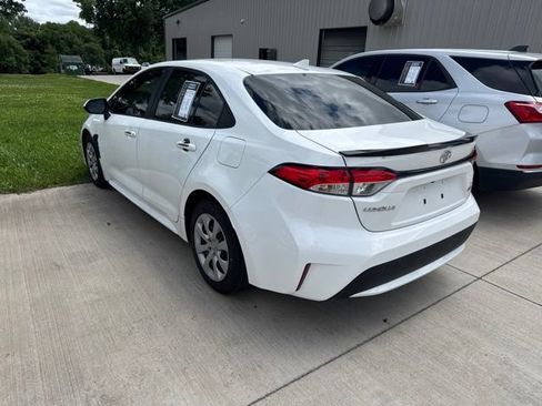Used 2022 Toyota Corolla LE FWD image 2