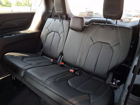 New 2027 Chrysler Pacifica LX FWD image 6