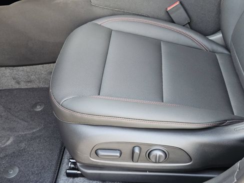 New 2026 Chevrolet Trax RS w/ Sunroof Package FWD image 24
