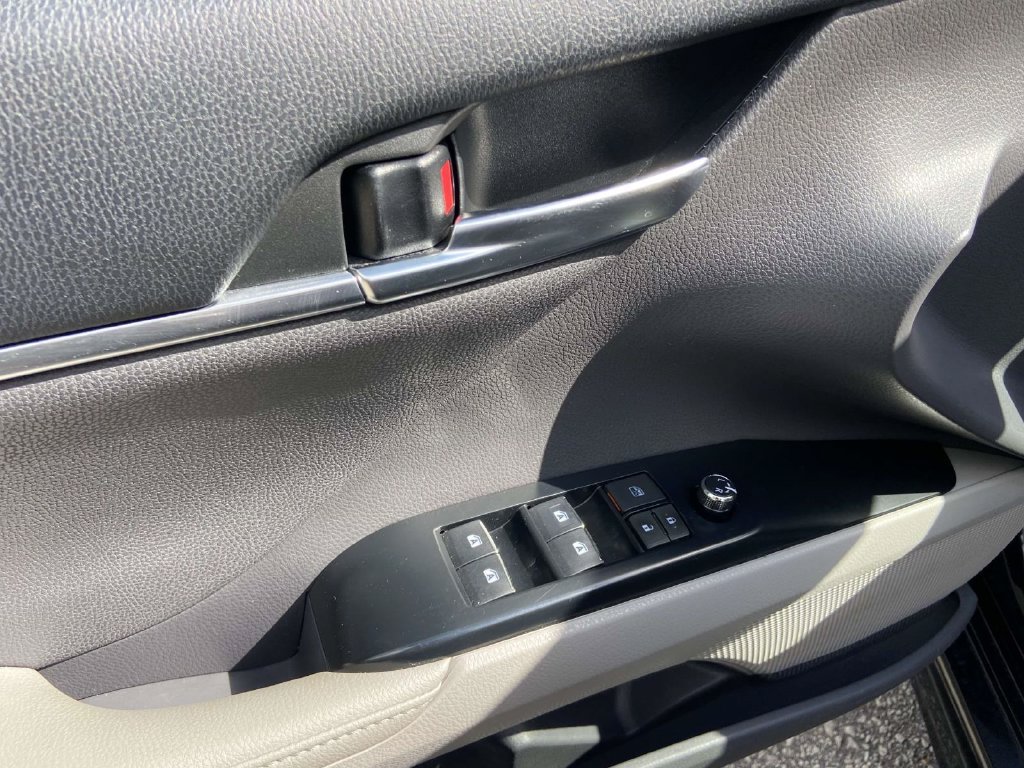 Used 2019 Toyota Camry XSE FWD image 11