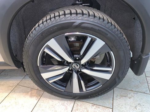 Used 2021 Nissan Rogue Platinum image 11