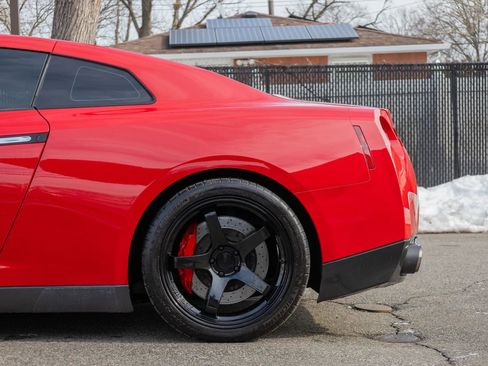 Used 2010 Nissan GT-R Premium image 18