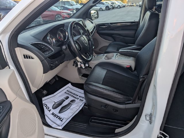 Used 2019 Dodge Grand Caravan SXT FWD image 13
