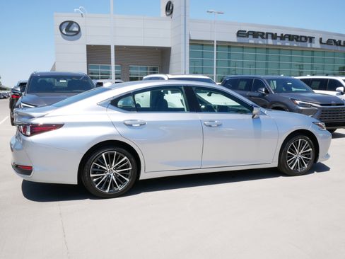 Certified 2025 Lexus ES 300h w/ Premium Package FWD image 11