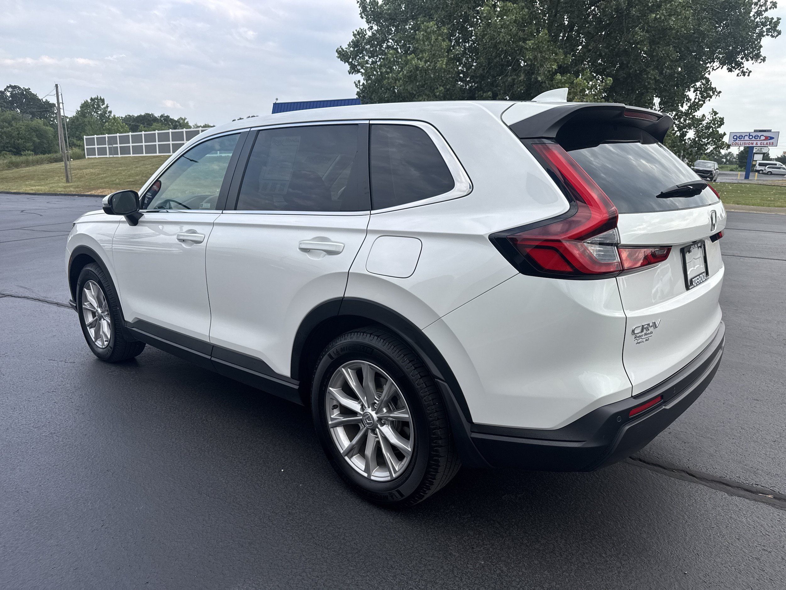 Used 2024 Honda CR-V EX-L image 4