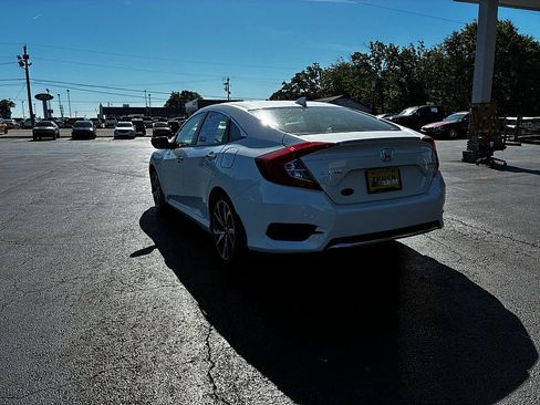 Used 2020 Honda Civic Touring image 2