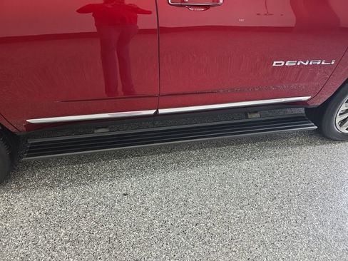 Used 2023 GMC Yukon Denali image 9