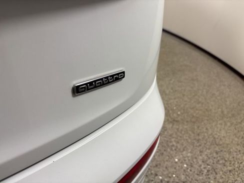 Used 2023 Audi Q5 2.0T Premium w/ Convenience Package image 10