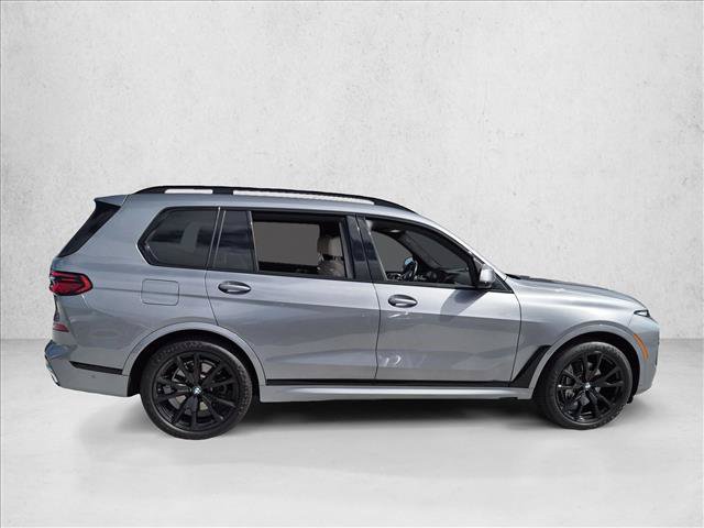 Used 2024 BMW X7 xDrive40i w/ M Sport Package AWD/4WD image 4
