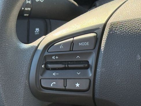 Used 2024 Hyundai Venue SE image 16