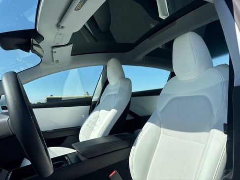 Used 2024 Tesla Model 3 Standard Range RWD image 19