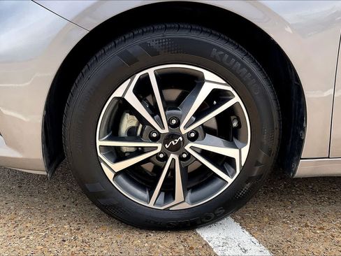 Used 2024 Kia Forte LXS FWD image 7