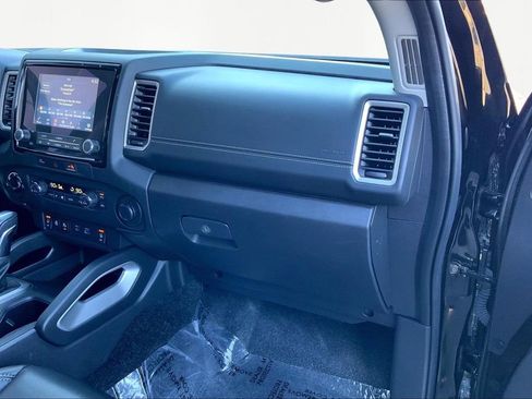 Used 2024 Nissan Frontier SL w/ Technology Package image 18