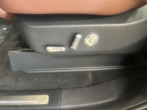 New 2025 Lincoln Navigator Reserve image 9