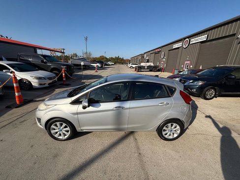 Used 2013 Ford Fiesta SE image 19