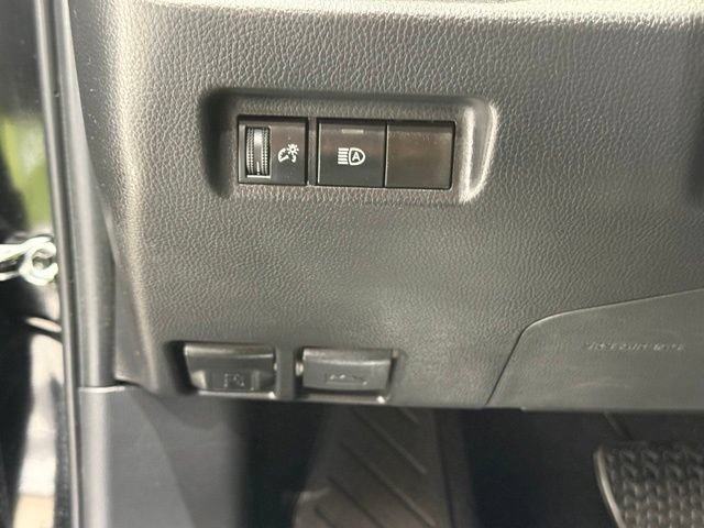 Used 2025 Toyota RAV4 XLE FWD image 30