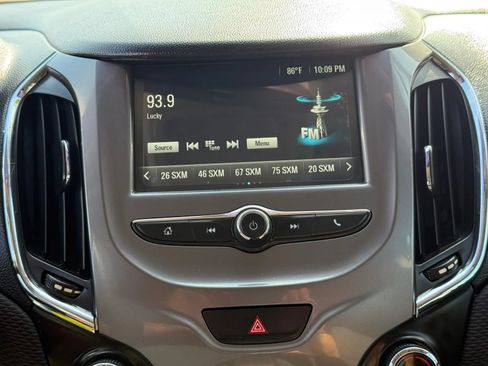 Used 2017 Chevrolet Cruze LT FWD image 20