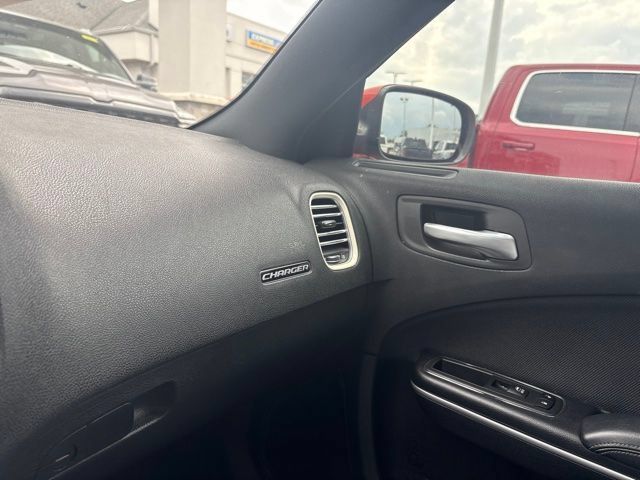 Used 2017 Dodge Charger SE RWD image 17