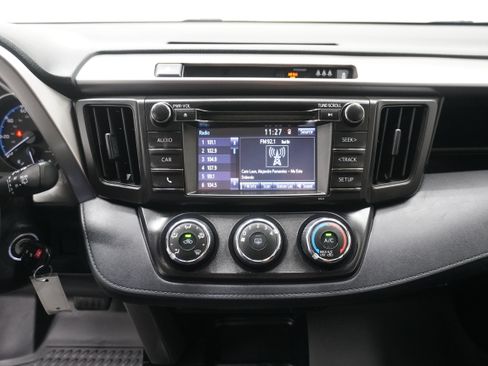 Used 2017 Toyota RAV4 LE FWD image 18