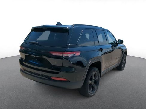Used 2023 Jeep Grand Cherokee Limited w/ Luxury Tech Group II AWD/4WD image 8