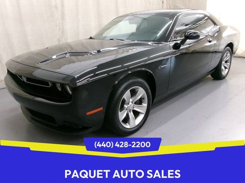 Used 2016 Dodge Challenger SXT RWD image 1