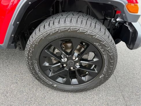 Used 2024 Jeep Gladiator Sport AWD/4WD image 17