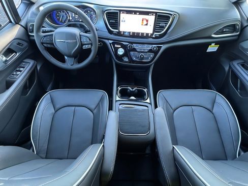 New 2026 Chrysler Pacifica Limited w/ S Appearance Package image 13