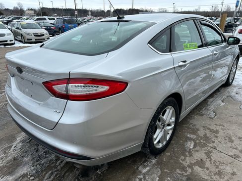 Used 2015 Ford Fusion SE image 5