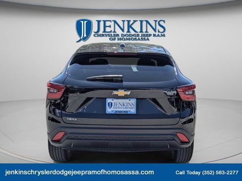 Used 2024 Chevrolet Trax LS w/ LS Convenience Package image 7