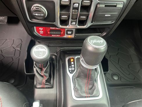 Used 2019 Jeep Wrangler Unlimited Rubicon AWD/4WD image 17