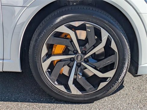 Used 2023 Audi e-tron Premium Plus w/ Premium Plus Package image 9