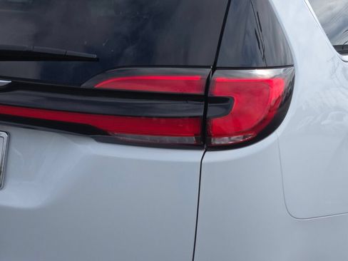 Used 2024 Chrysler Pacifica Touring-L FWD image 15