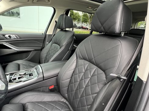 Used 2023 BMW X7 xDrive40i w/ Premium Package AWD/4WD image 16