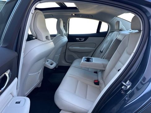 Used 2020 Volvo S60 T6 Momentum w/ Protection Package Premier image 11