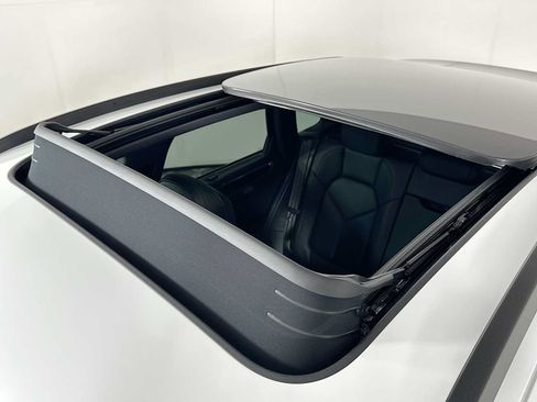 New 2026 Porsche Macan AWD/4WD image 22