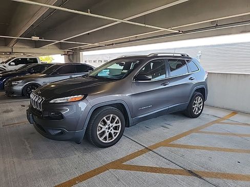 Used 2018 Jeep Cherokee Latitude Plus FWD image 1