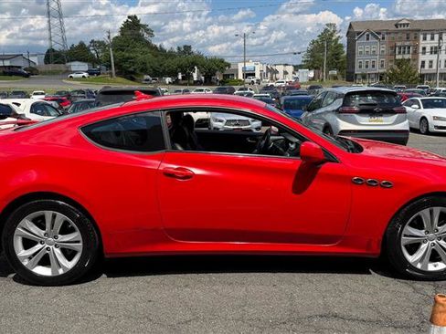 Used 2010 Hyundai Genesis 3.8 RWD image 12