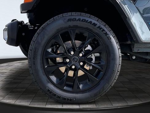 Used 2025 Jeep Wrangler Unlimited Sahara w/ Safety Group image 32