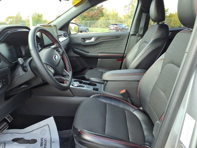 Used 2024 Ford Escape ST-Line w/ Tech Pack #1 AWD/4WD image 13