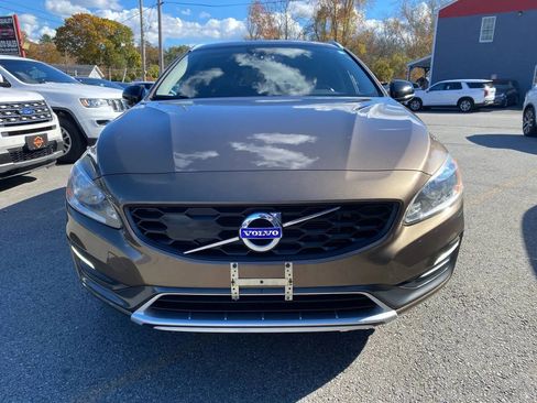 Used 2015 Volvo V60 T5 Cross Country image 3