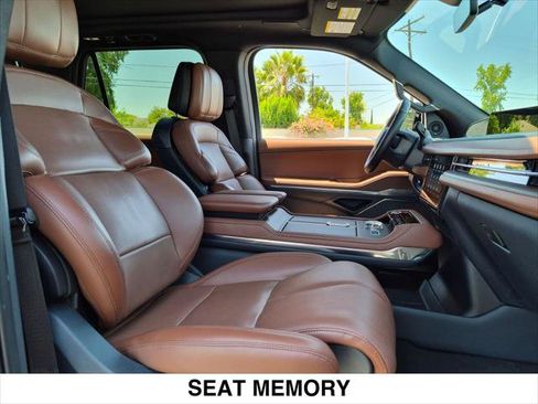 Certified 2025 Lincoln Navigator Reserve AWD/4WD image 26