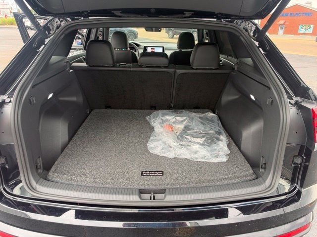 Used 2026 Volkswagen Atlas Cross Sport SE w/ Panoramic Sunroof Package FWD image 22