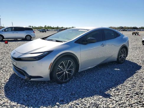 Used 2024 Toyota Prius XLE FWD image 1