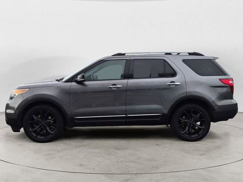 Used 2013 Ford Explorer XLT image 2