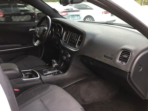 Used 2018 Dodge Charger R/T image 9