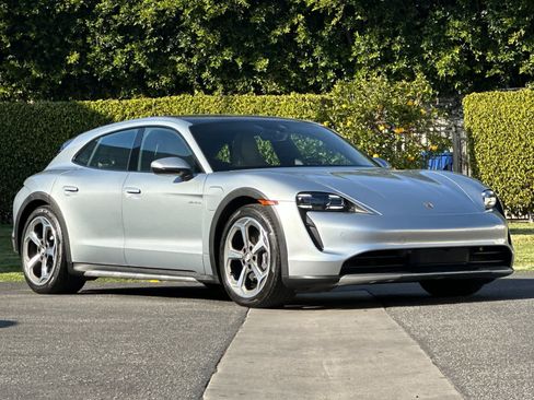 Used 2024 Porsche Taycan 4 Cross Turismo image 10