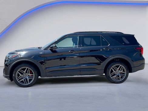 Used 2025 Ford Explorer ST-Line w/ ST-Line Street Pack AWD/4WD image 8